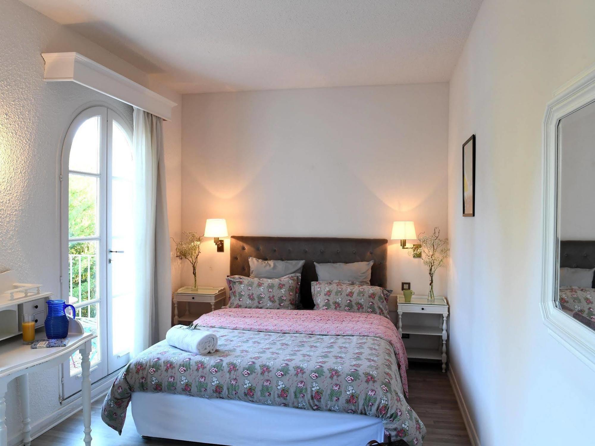Moulin De La Roque Hotel Althen-des-Paluds Bagian luar foto